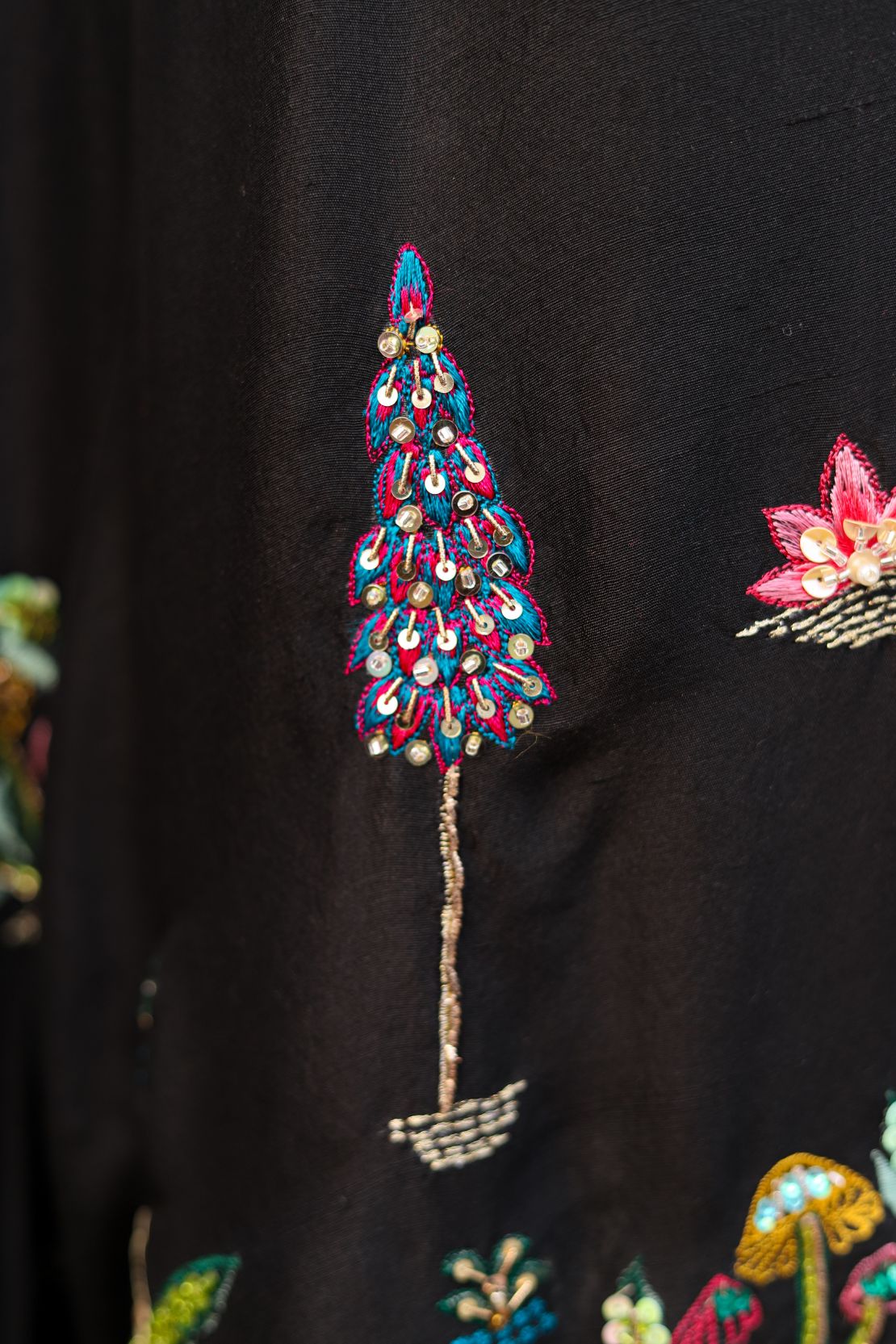 Secret Garden (Black) - Shawl